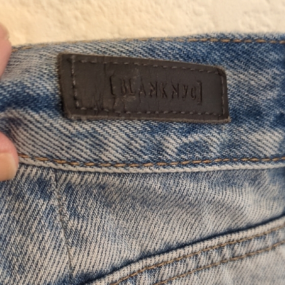 Blank NYC Two-Tone Straight Leg Jeans Bleach Light to Dark Blue Sz 24 - Picture 13 of 15